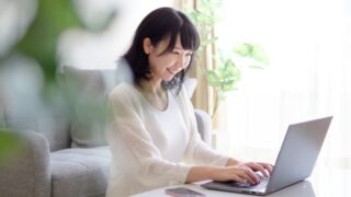 笑顔女性画像